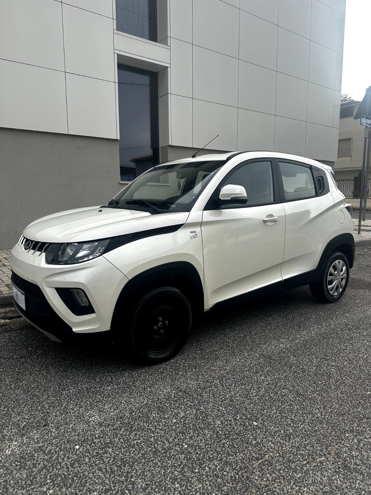 Mahindra KUV100 usata 06/2023